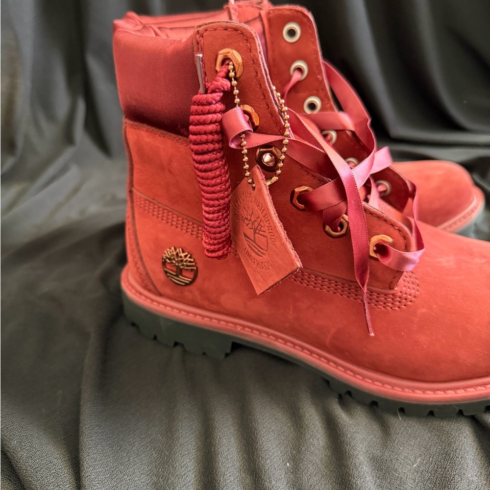 Timberland Boots with Lace Detail - Wine color - NWT